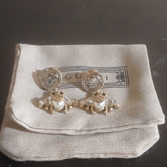 Authentic Vintage Gucci Gold Tone Faus Pearl Crystal Bee Earrings - Picture 11 of 11